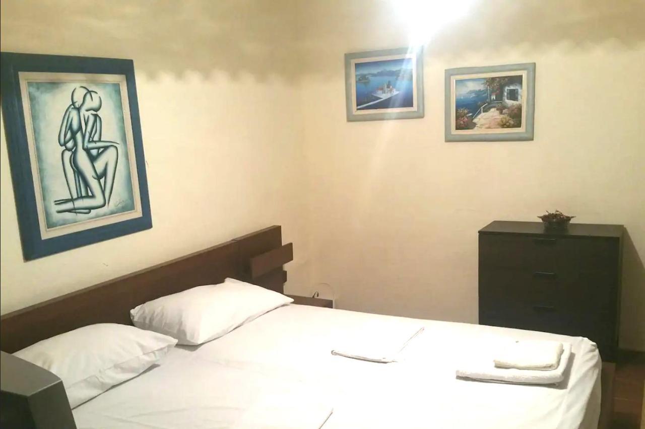 Communist Style Apartment Tiranë Luaran gambar