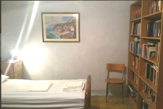 Communist Style Apartment Tiranë Luaran gambar